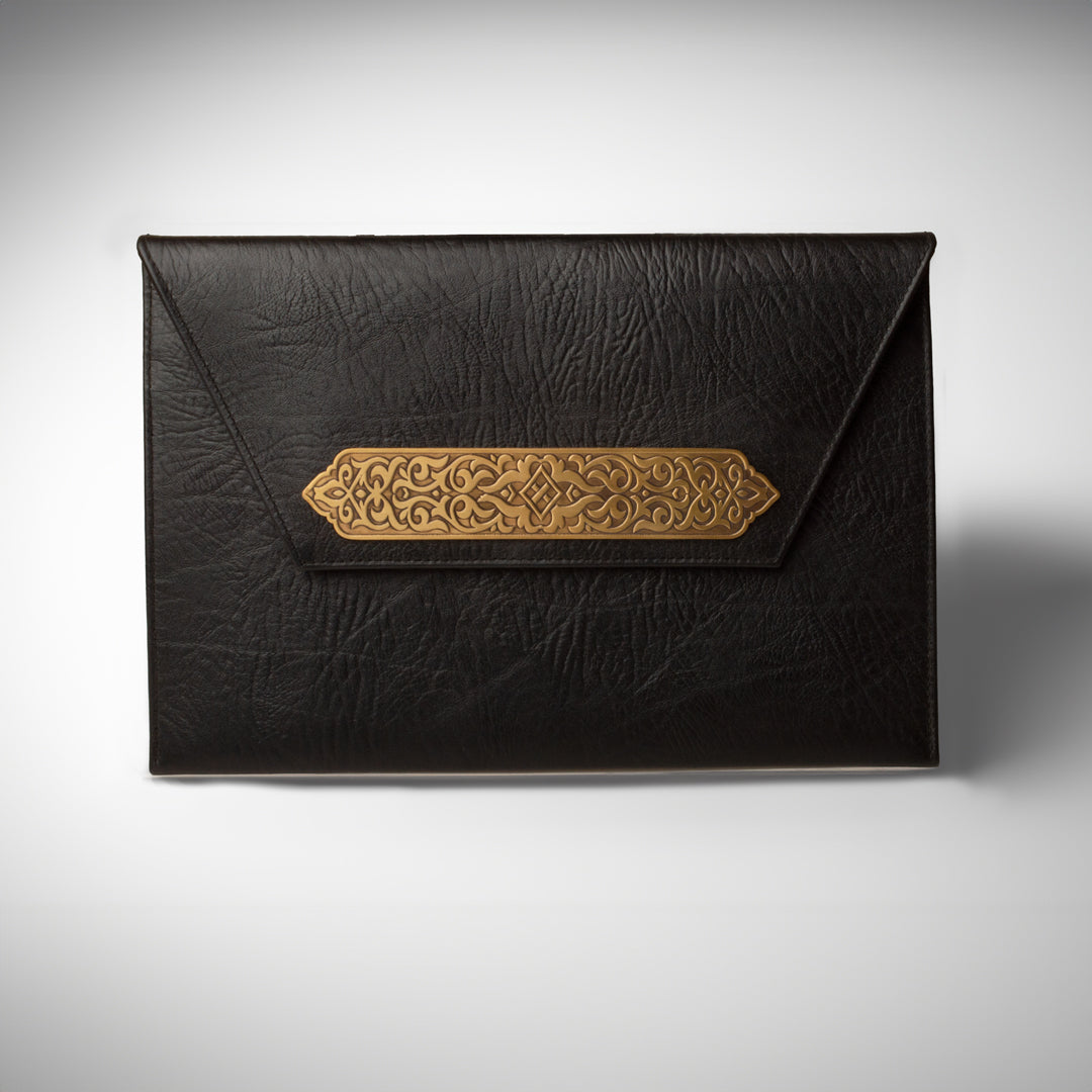 Nour El-Ain clutch